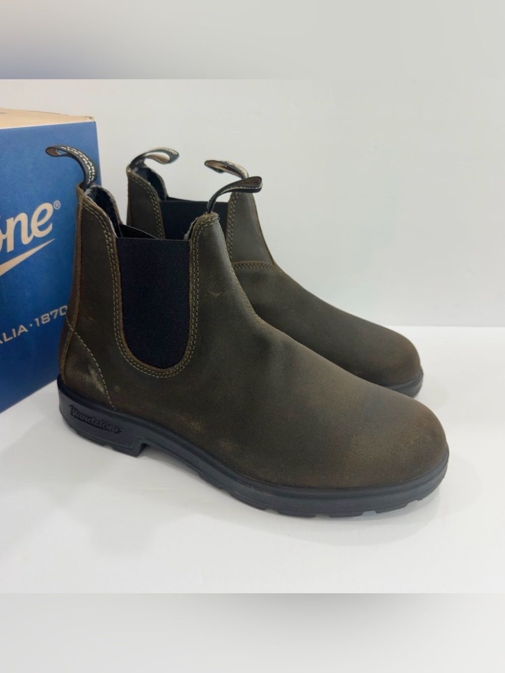 Blundstone 1615 Men’s Suede Leather Chelsea Ankle Boots